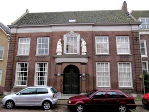 Het oude mannen- en vrouwenhuis aan de Nieuwstraat 12, Zaltbommel